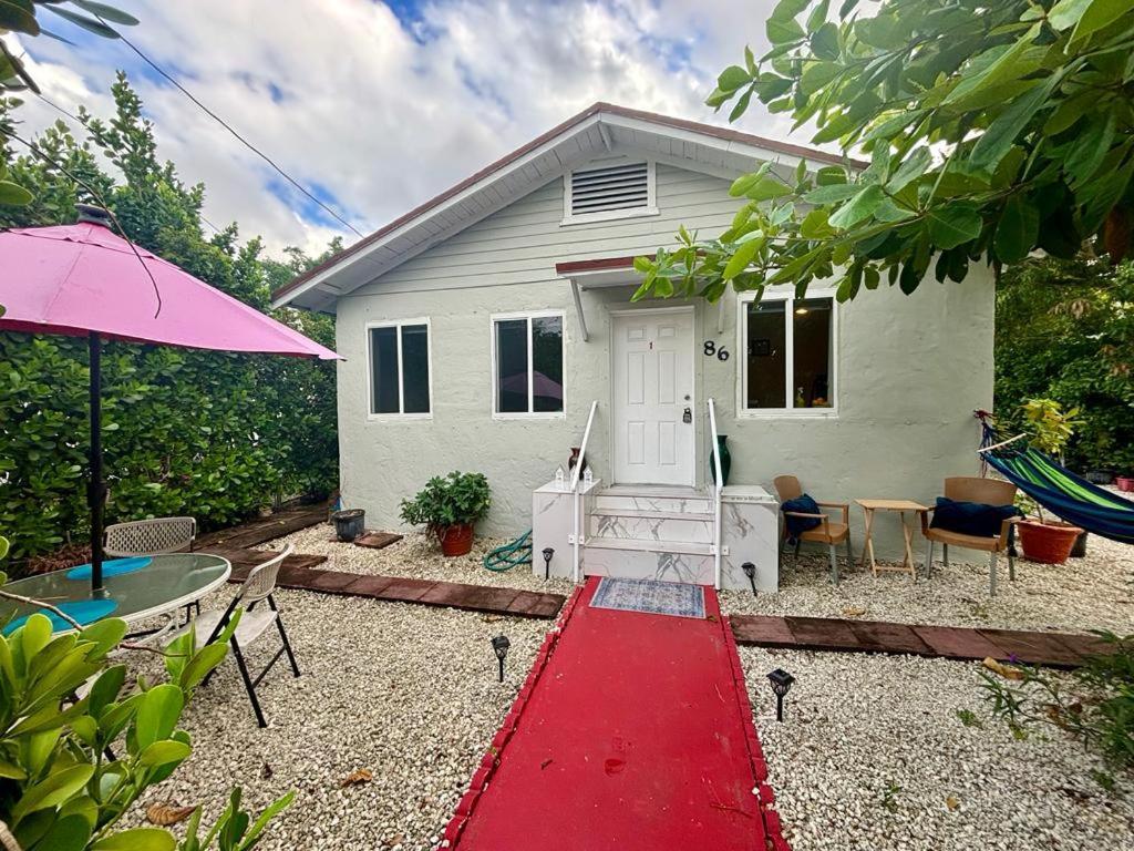 Nice Queen Bedroom - Best Location In - Luggage Storage Service, Parking And Laundry * Miami